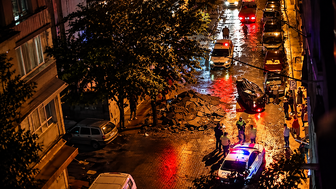 Samsun'da Korkutan Kaza! Otomobil Cadde Üzerinde Devrildi