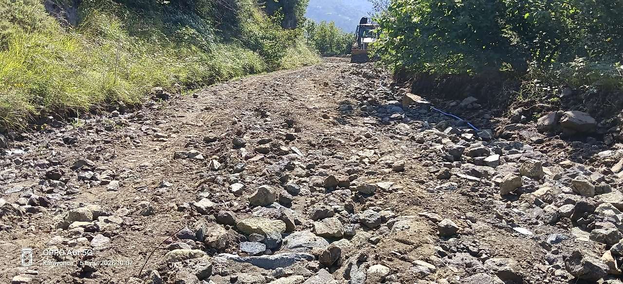 Salıpazarı'nda Heyelan Sonrası Bozulan Yollar Onarılıyor