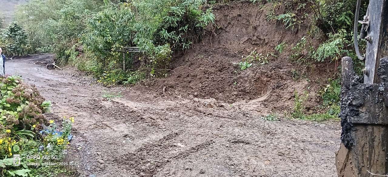 Salıpazarı'nda Yağış Yolları Vurdu! Ekipler Harekete Geçti