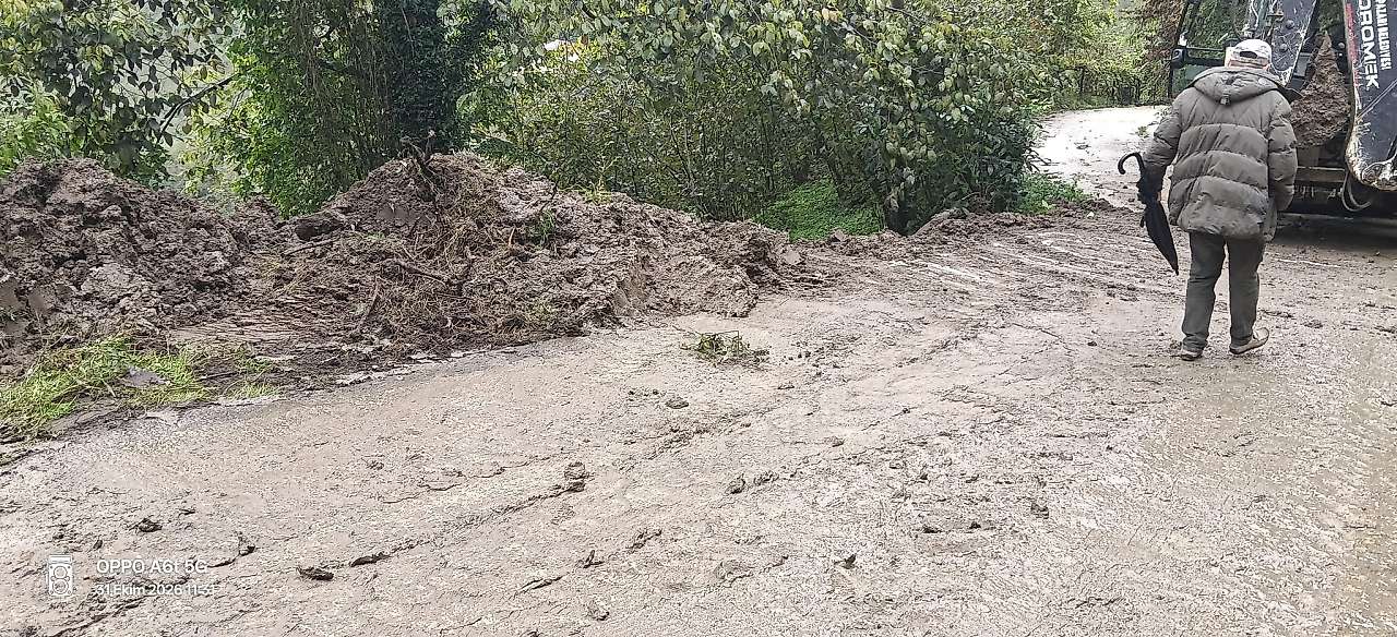 Salıpazarı'nda Yağış Yolları Vurdu! Ekipler Harekete Geçti