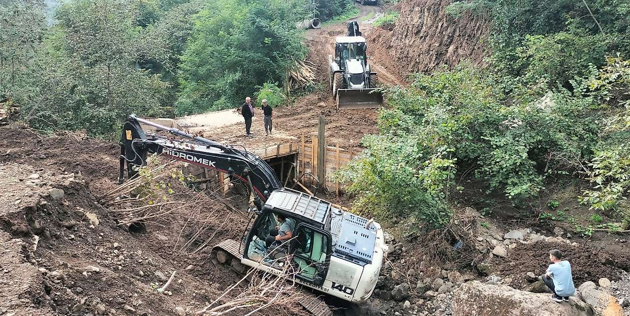 Salıpazarı Belediyesi Dere Geçişini Güvenli Hale Getirdi