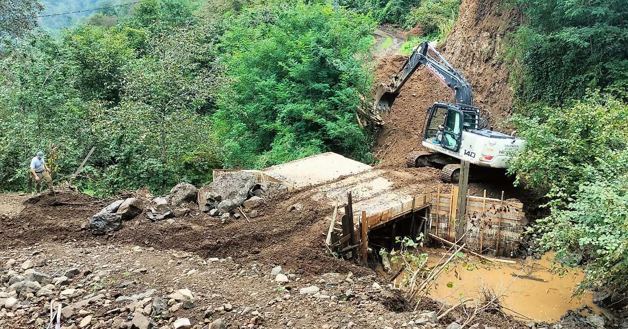 Salıpazarı Belediyesi Dere Geçişini Güvenli Hale Getirdi