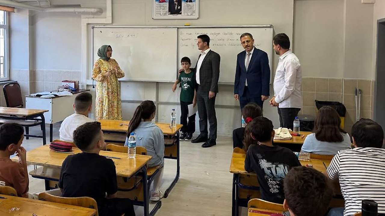 Salıpazarı'nda Öğrencilerin İlk Gününe Protokol Eşlik Etti