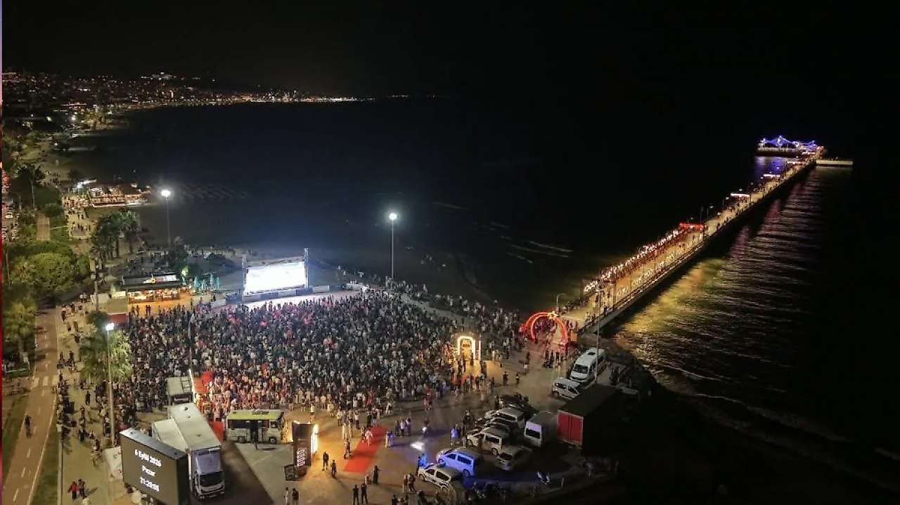 Samsun'da Dev Ekran Önünde Şampiyonluk Coşkusu