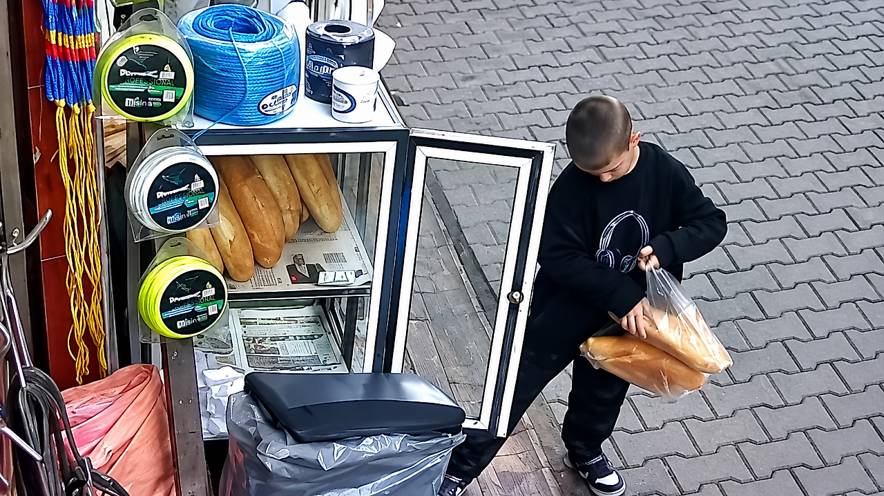 Salıpazarı'nda Küçük Çocuğun Hareketi Takdir Topladı