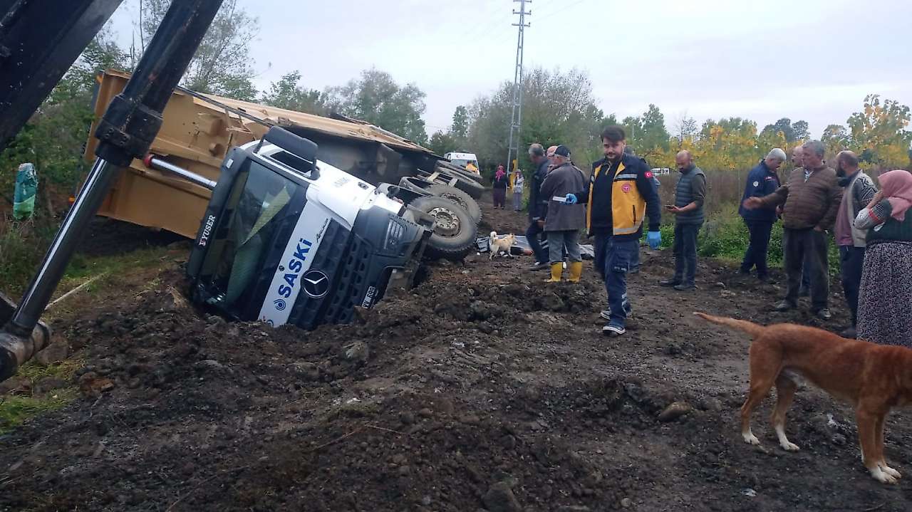 Salıpazarı'nda feci kaza! Kamyon sürücüsü hayatını kaybetti