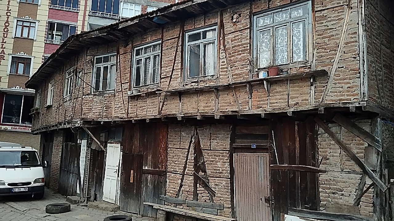 Salıpazarı'nda İz Bırakanlar! Bir Devrin Tanığı 'Döndelek Arif'i'