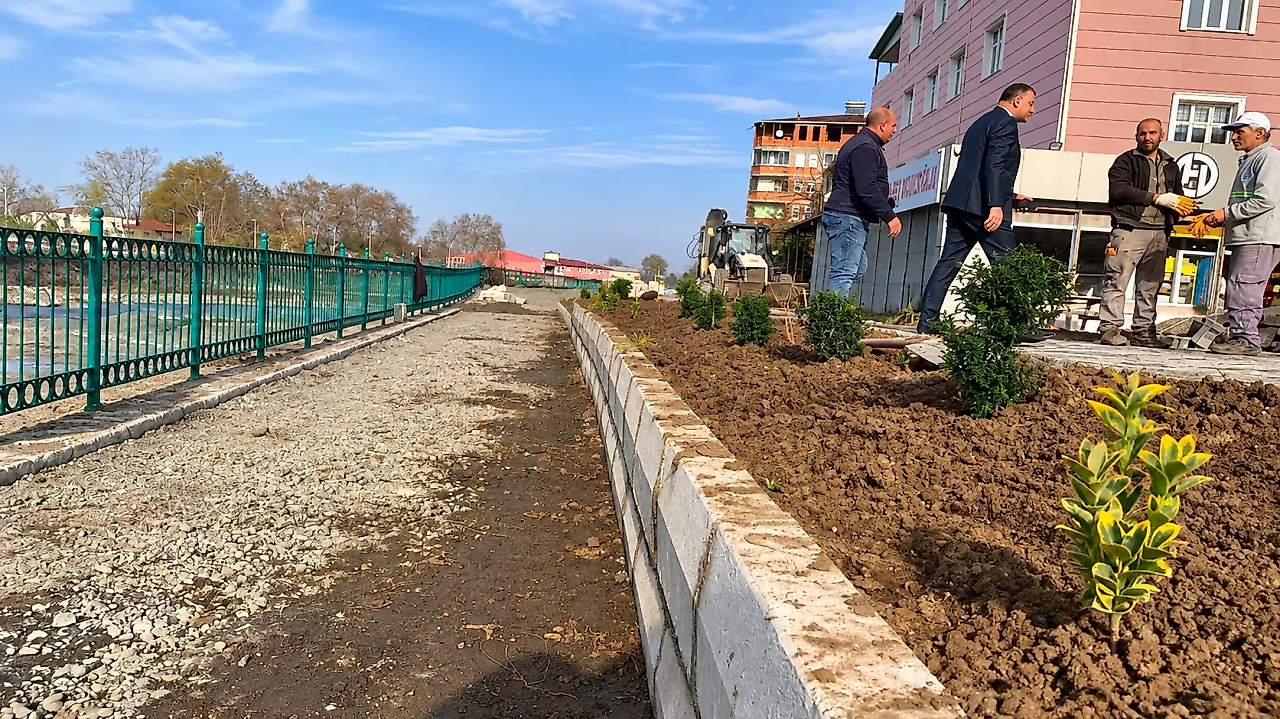 Salıpazarı'nda çay kenarı yeni görünüme kavuşacak