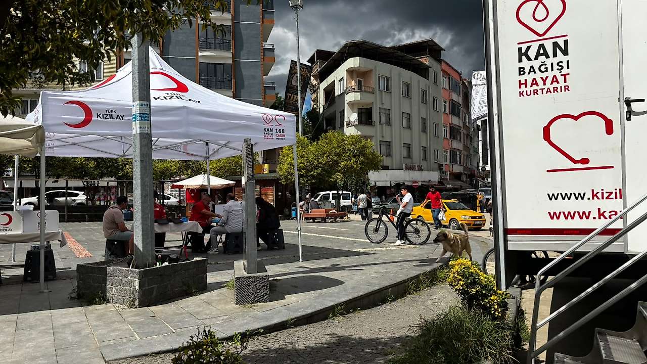Salıpazarı'nda Kızılay'dan Kan Bağışı Kampanyası: Kan Ver, Termosunu Al!