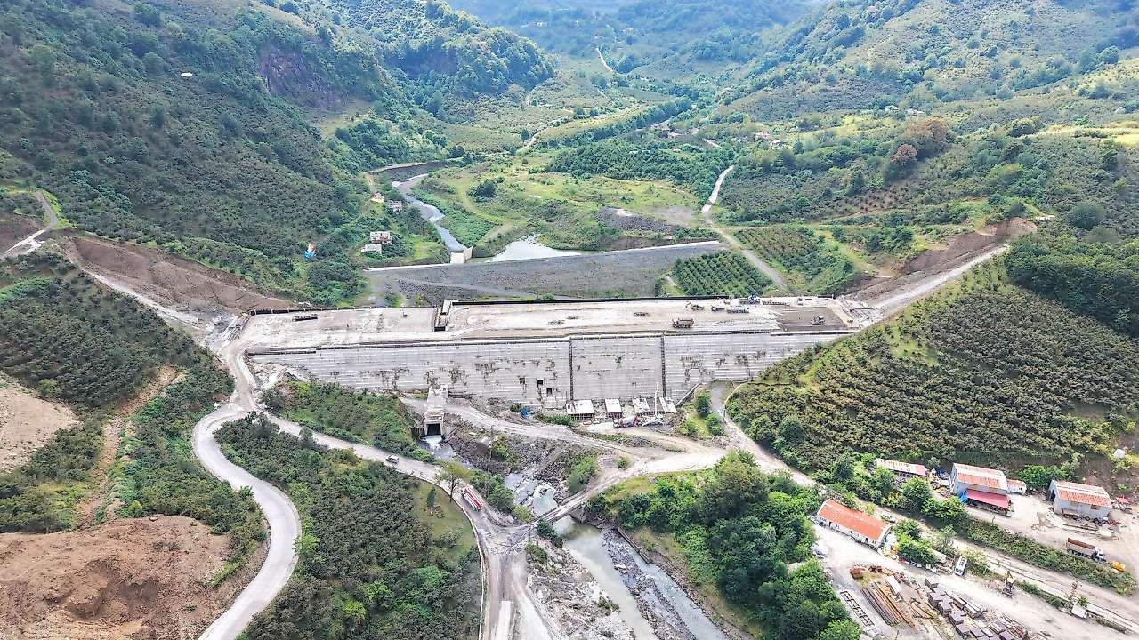 Salıpazarı Baraj İnşaatında İş Kazası: İşçinin Kolu Koptu