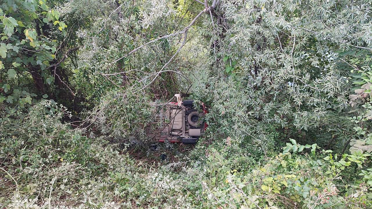 Çarşamba'da otomobil dere yatağına uçtu: 2 yaralı