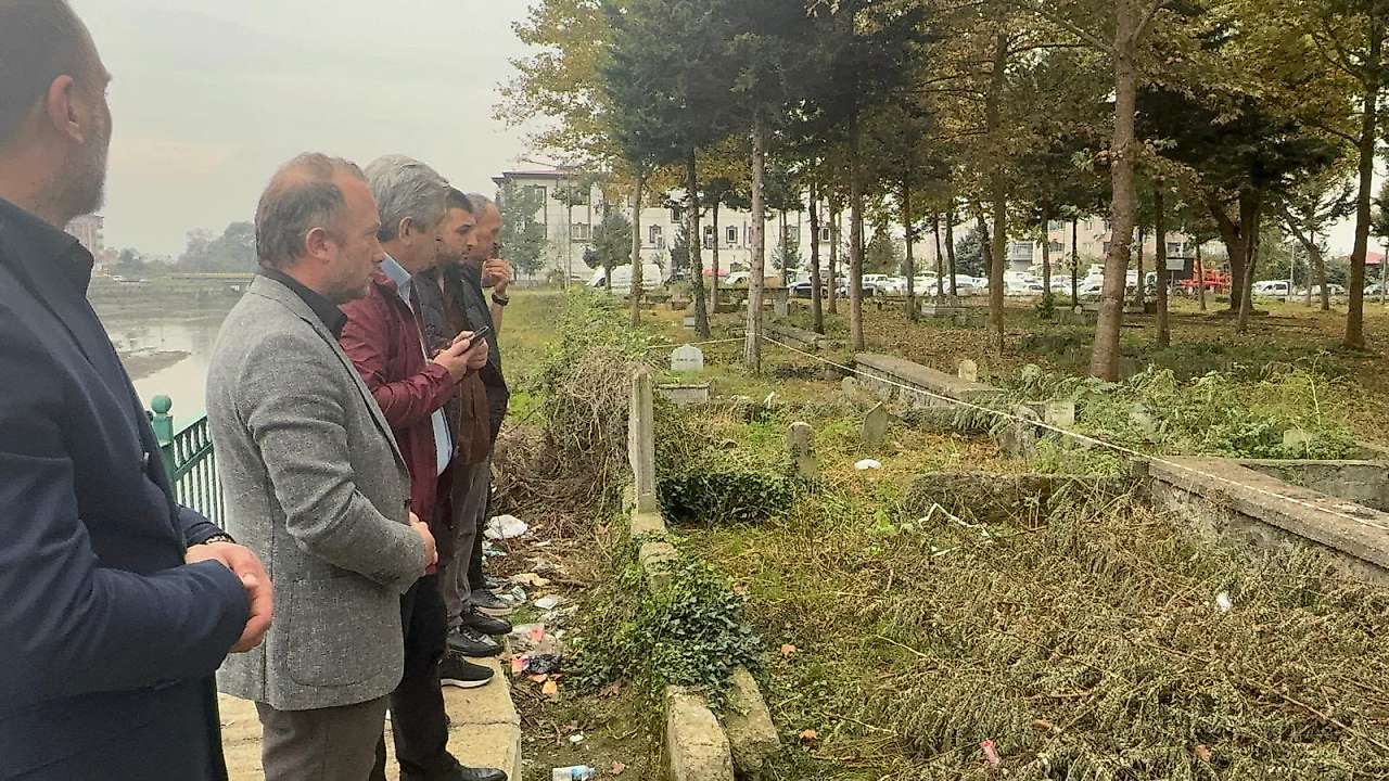 Murat Çan'dan Terme'deki Mezarlar İçin Sert Tepki: Olmaz!