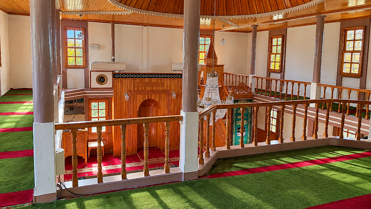 Yavaşbey'de Tarih Saklı: Ahşap Cami ve Şehit Mezarı