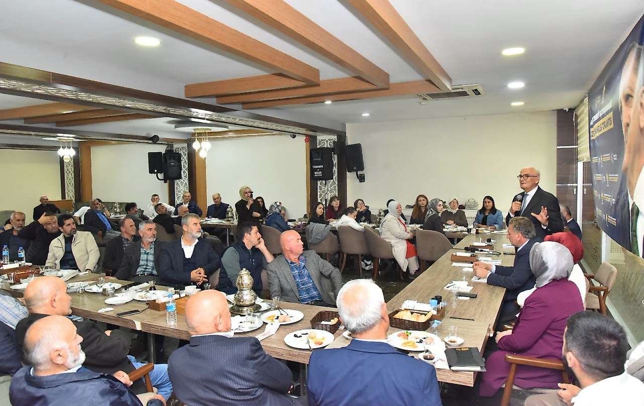 Yusuf Ziya Yılmaz Tekkeköy'de Muhtarların Taleplerini Dinledi