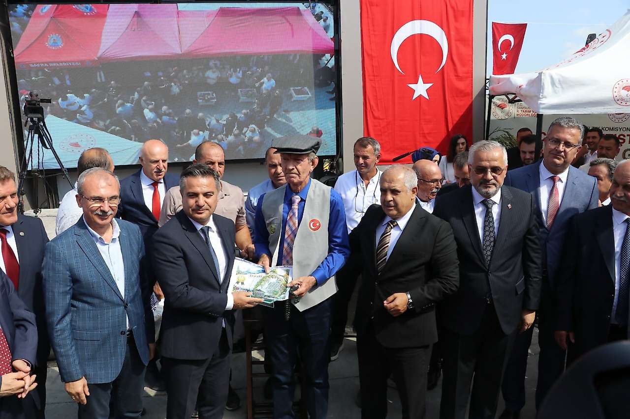 Bafra'da Türkiye'de Bir İlk: Çeltik Ağası 400 Bin Lirayla Seçildi
