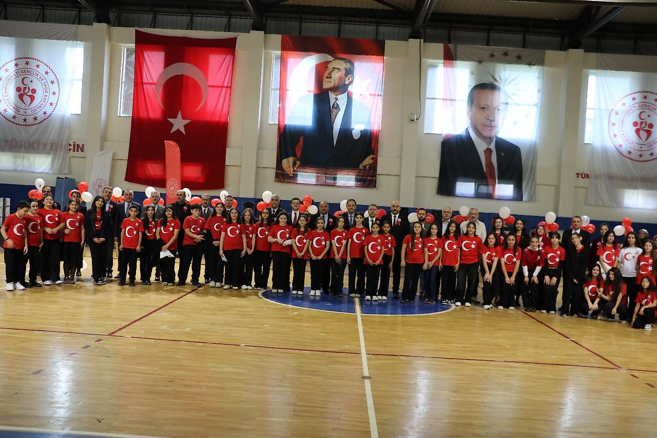 Salıpazarı'nda Cumhuriyet'in 103. Yılı Törenlerle Kutland