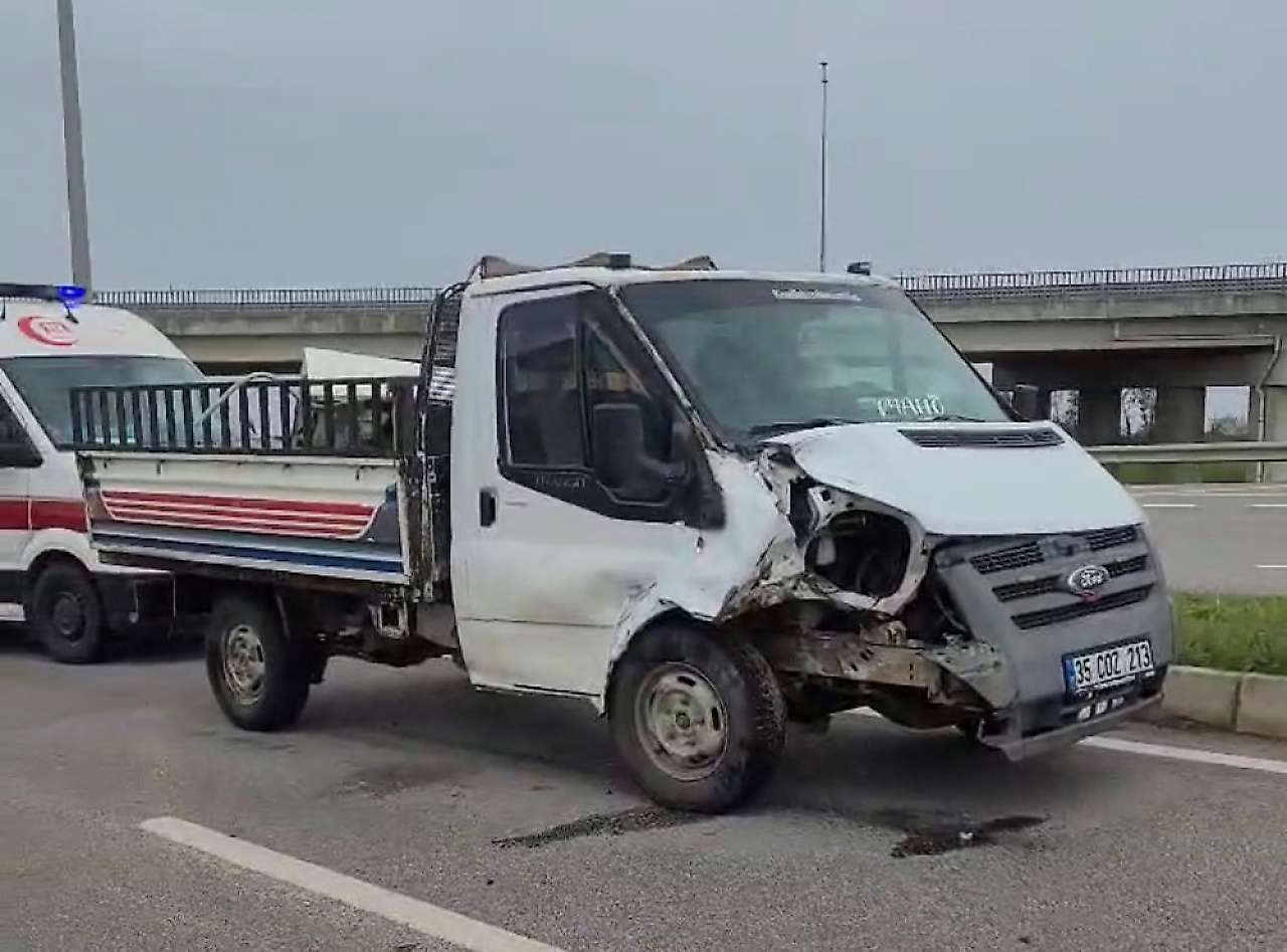 Çarşamba'da Trafik Kazası: Kamyonet Ve Traktör Çarpıştı