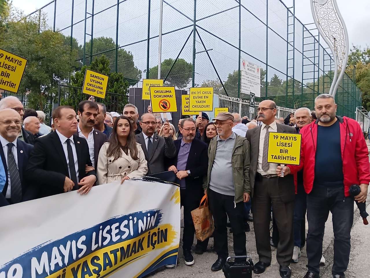 19 Mayıs Lisesi için 'Okuluma Dokunma' eylemi