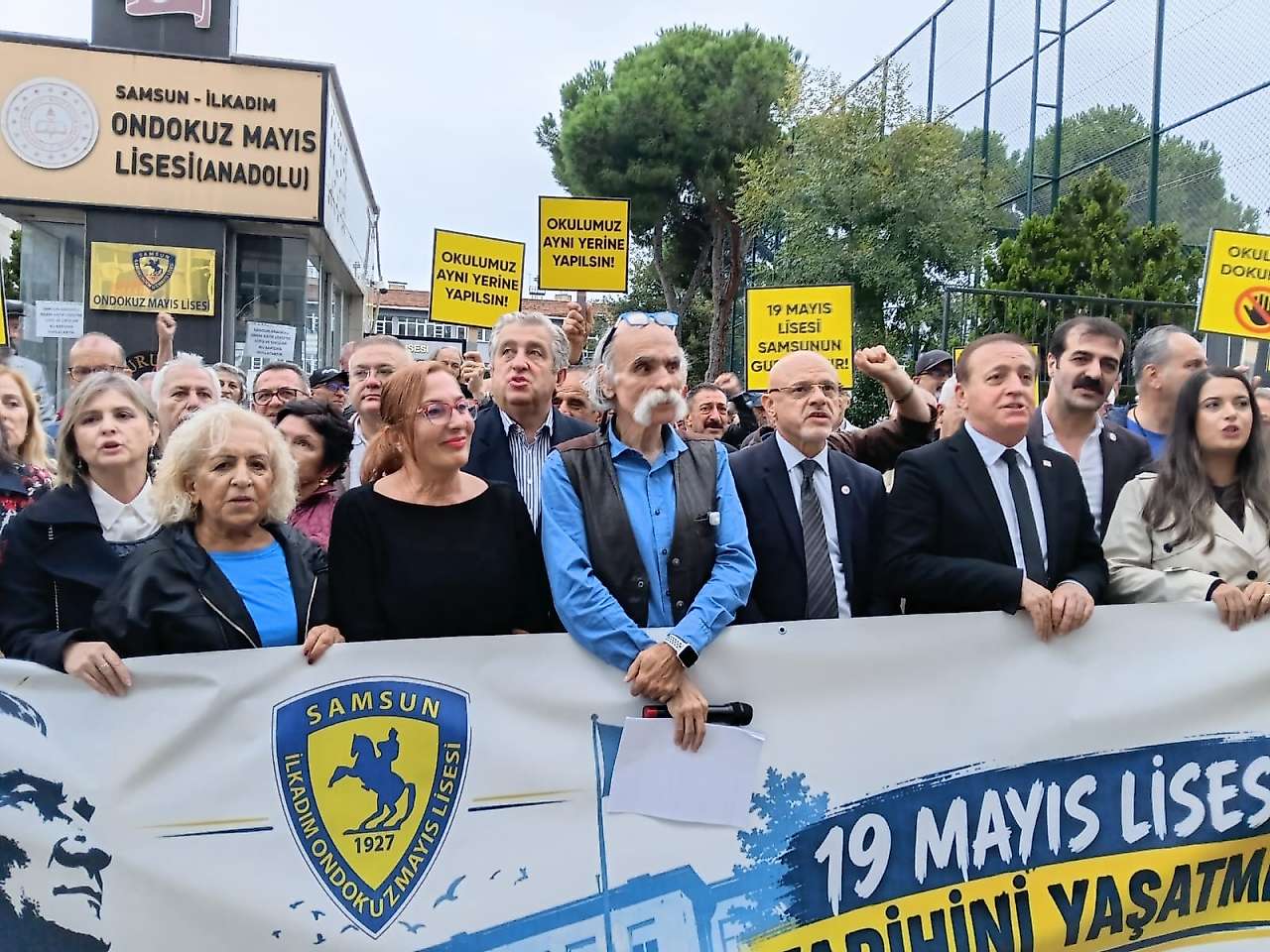 19 Mayıs Lisesi için 'Okuluma Dokunma' eylemi