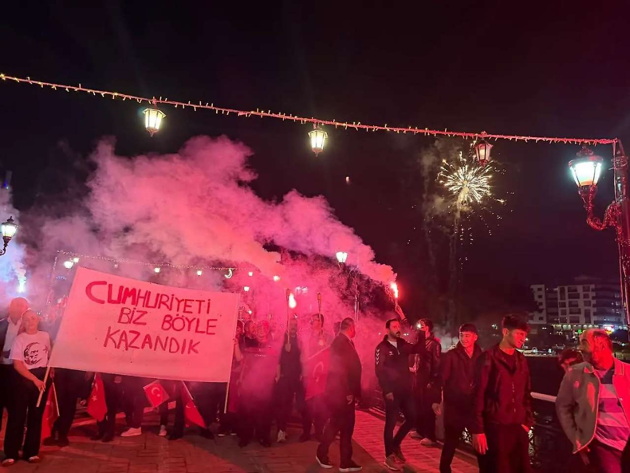 Çarşamba'da Cumhuriyet Coşkusu! Fener Alayıyla Renkli Gece