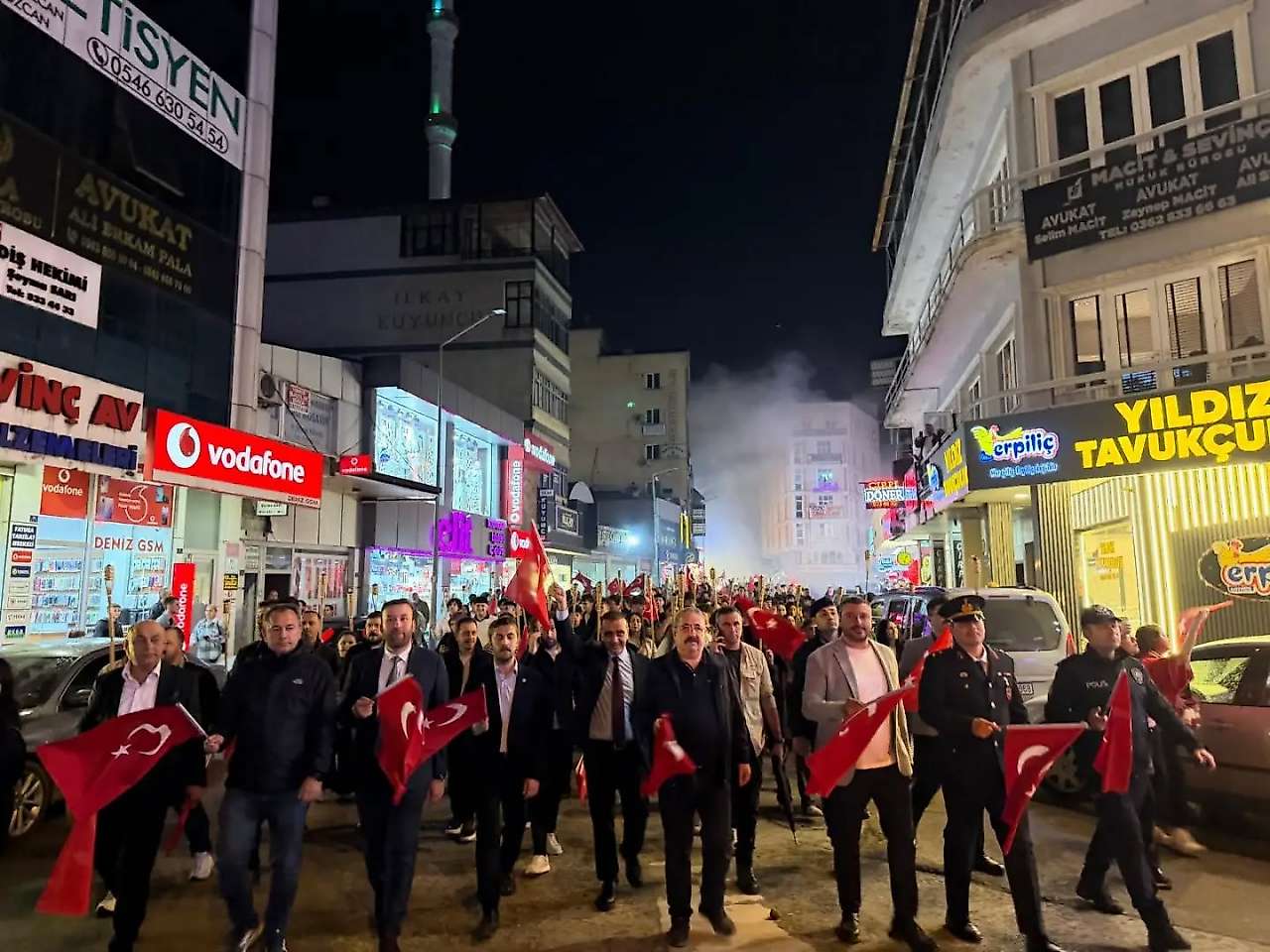 Çarşamba'da Cumhuriyet Coşkusu! Fener Alayıyla Renkli Gece