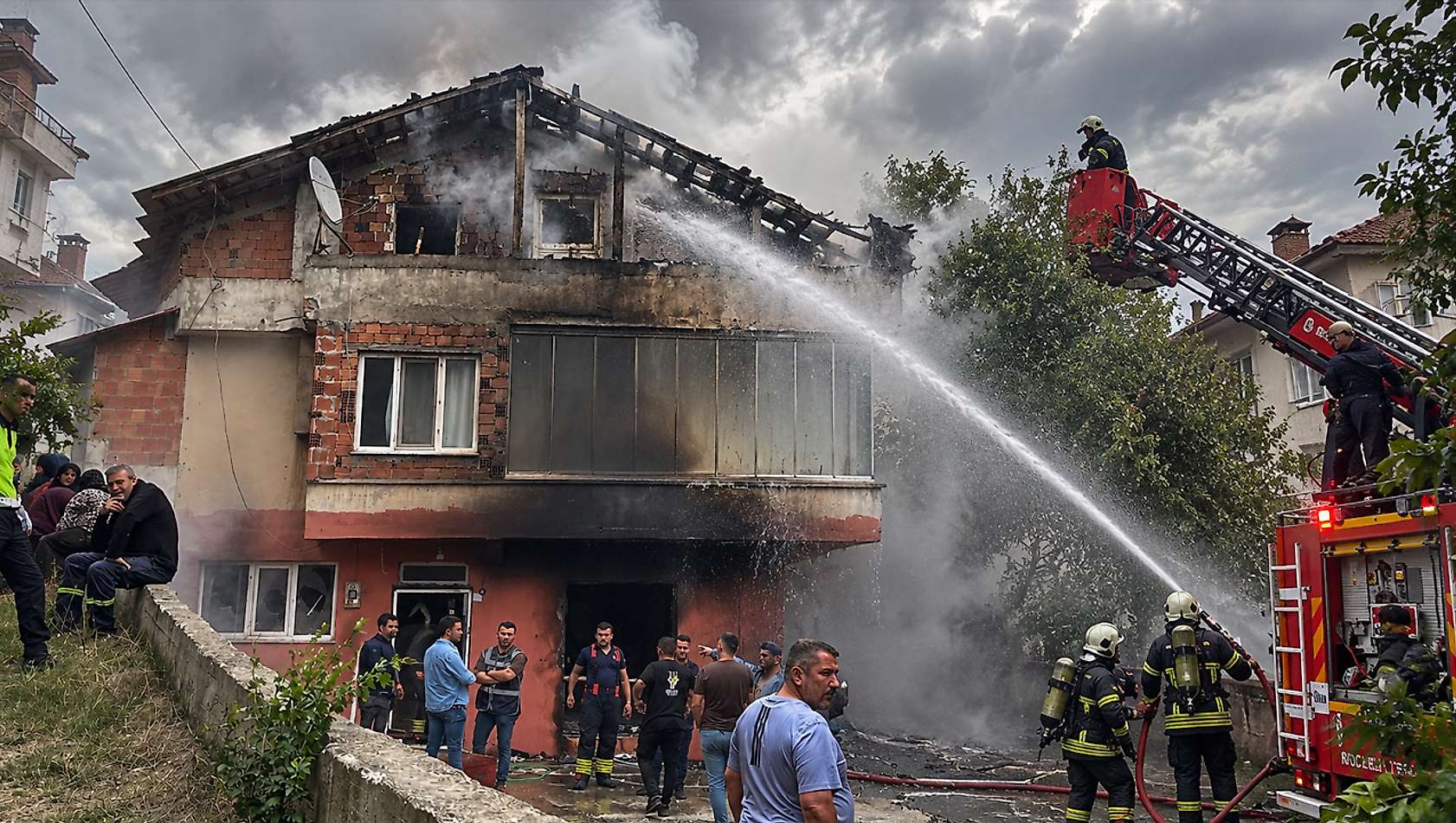 Ayvacık'ta Ev Yangını Can Aldı: 50 Yaşındaki Kadın Hayatını Kaybetti