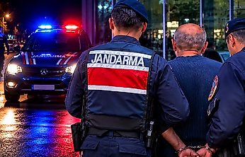 Gece Devriyesi Hırsızlık Şüphelisini Suçüstü Yakaladı