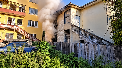 Piknik Tüpü Alev Aldı! İki Katlı Evde Yangın Paniği
