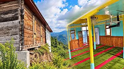 Salıpazarı'nda İki Salonlu Sıra Dışı Ahşap Cami