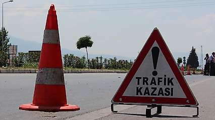 Bafra'da Otomobil ile Kamyonet Çarpıştı