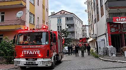 Çarşamba'da Aranan Şahıs Pencereden Atlamaya Çalıştı
