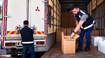 İlkadım Ve Tekkeköy'de Kaçak Alkol Operasyonu
