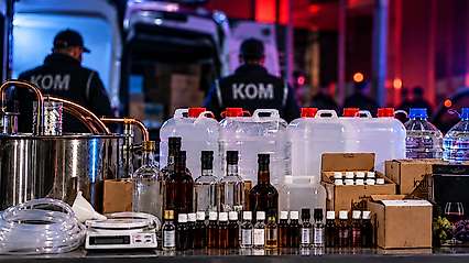 Samsun'da KOM Operasyonu: El Yapımı İçki ve Kitler Yakalandı