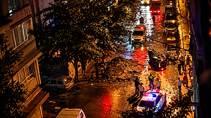 Samsun'da Korkutan Kaza! Otomobil Cadde Üzerinde Devrildi