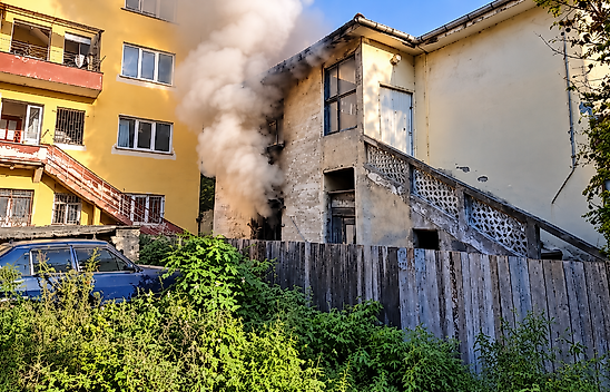 Piknik Tüpü Alev Aldı! İki Katlı Evde Yangın Paniği