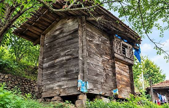 Salıpazarı'nda 200 Yıllık Serender Zamana Direniyor