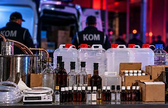 Samsun'da KOM Operasyonu: El Yapımı İçki ve Kitler Yakalandı