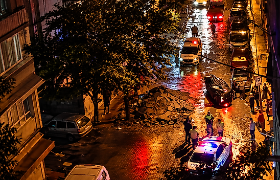 Samsun'da Korkutan Kaza! Otomobil Cadde Üzerinde Devrildi