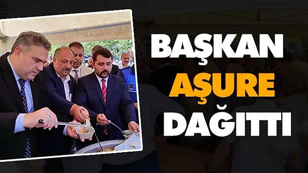 Başkan Aşure Dağıttı