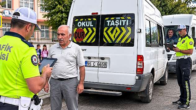 Salıpazarı'nda Okul Servislerine Sıkı Denetim