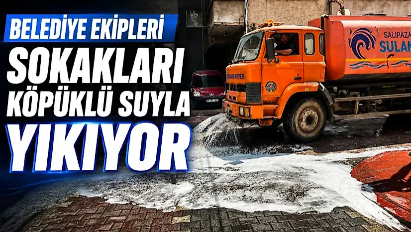 Belediye Ekipleri Sokakları Köpüklü Suyla Yıkıyor