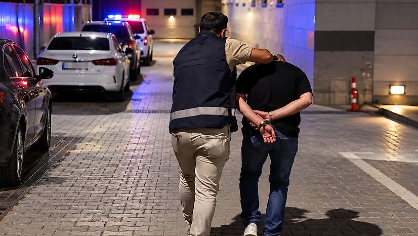 Samsun'da Aranan Şahıslara Operasyon: 15 Yıllık Hükümlü Yakalandı