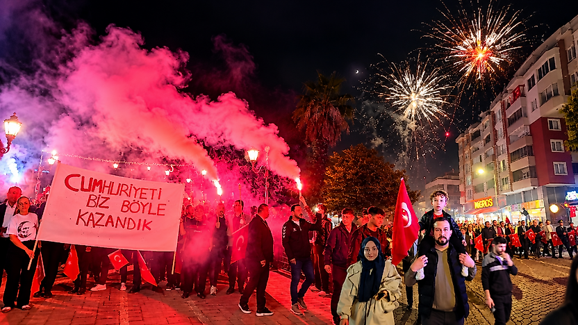 Çarşamba'da Cumhuriyet Coşkusu! Fener Alayıyla Renkli Gece