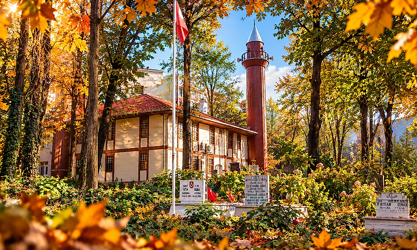 Yavaşbey'de Tarih Saklı: Ahşap Cami ve Şehit Mezarı